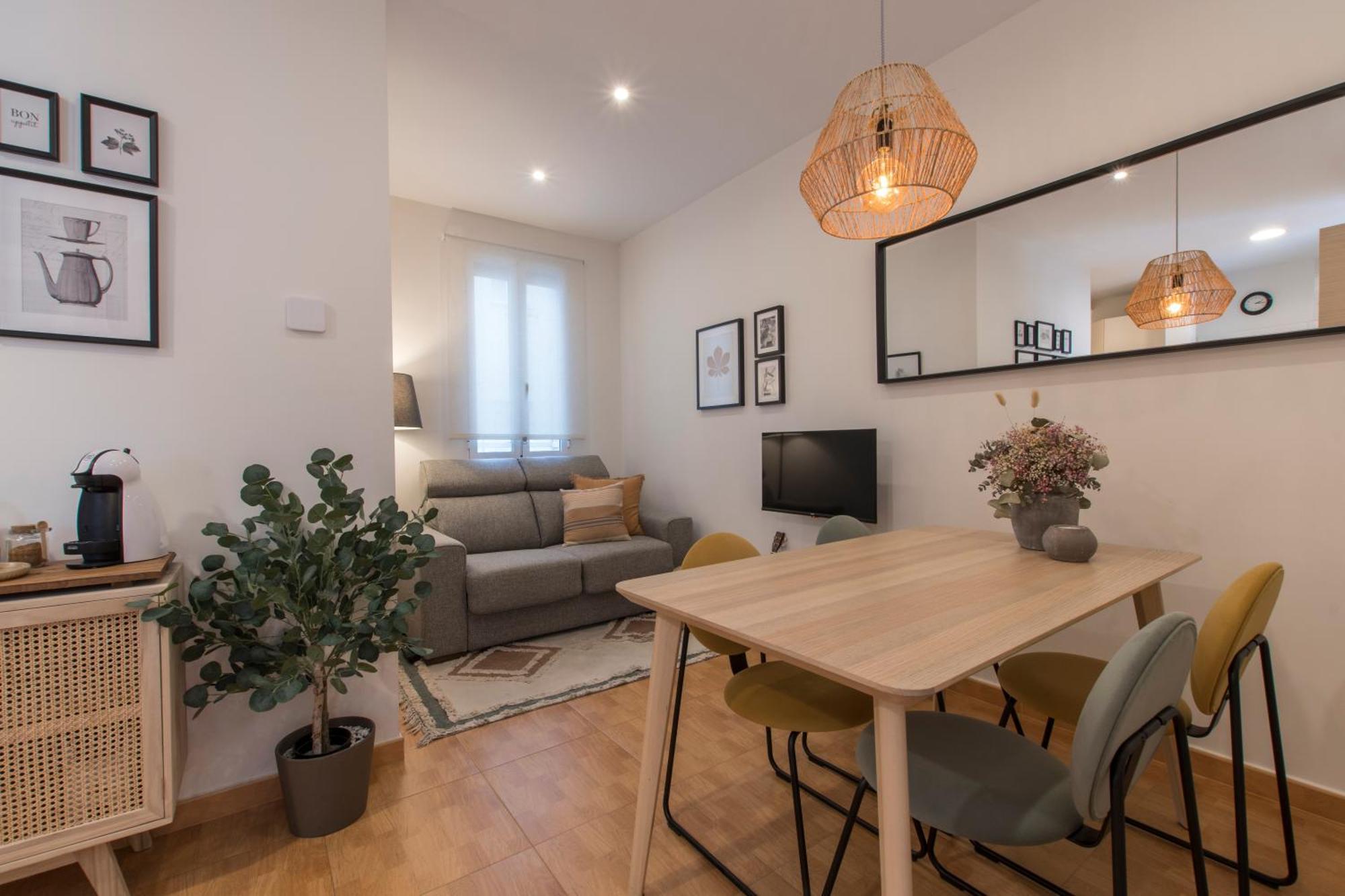 マドリードFee4Me. Elegant Flat A Few Minutes From Atocha.アパートメント エクステリア 写真